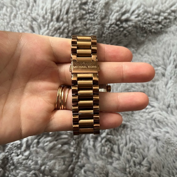 Gold Michael Kors watch, Roman numerals - Picture 3 of 5